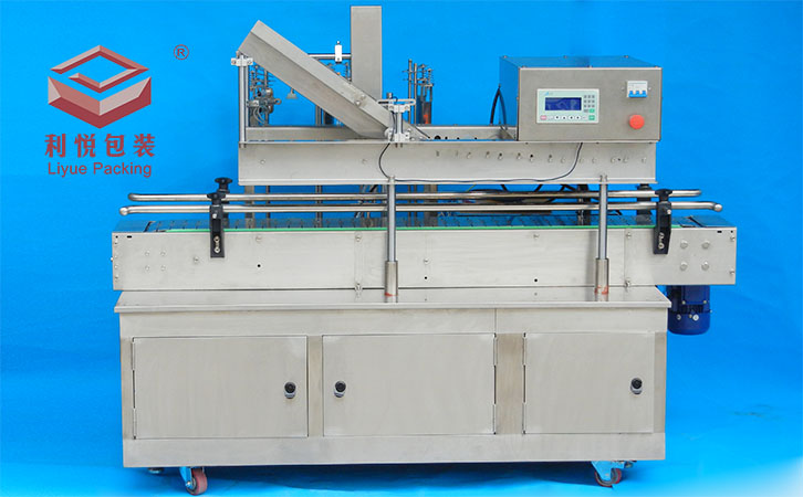 塑料桶自動(dòng)封蓋機(jī)