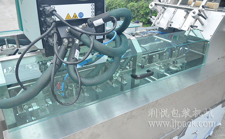 帶自動(dòng)下料保鮮膜裝盒機(jī)