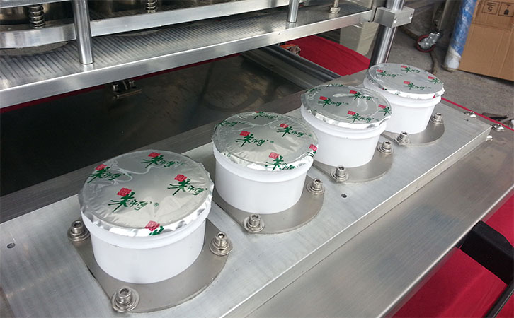 塑料盒四盒封口機封口效果