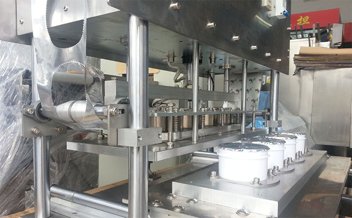 塑料盒四盒封口機結構